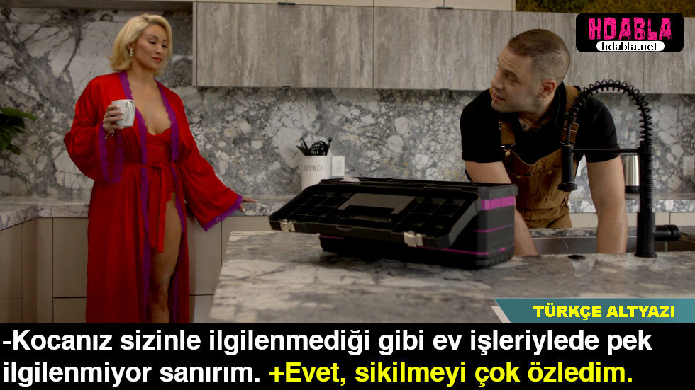 Tesisatçı herif gittiği evdeki ilgi isteyen matureye çakıyor Tesisatçı herif gittiği evdeki ilgi isteyen matureye çakıyor